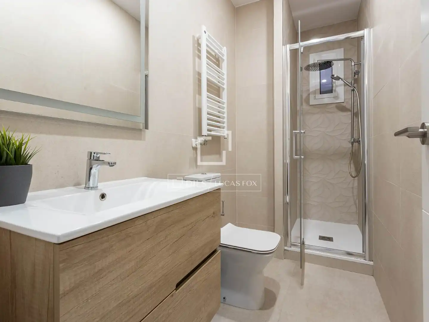 Badezimmer von Wohnung zum Verkauf in Barcelona mit Klimaanlage, Möbliert und Balkon