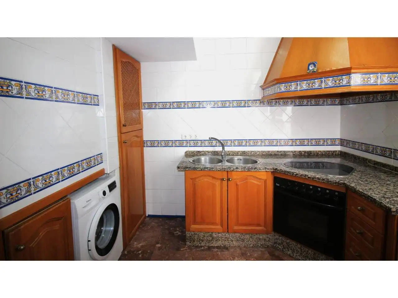 Kitchen of Houses for sale in Sevilla  with Air Conditioner, Heating and Terrace
