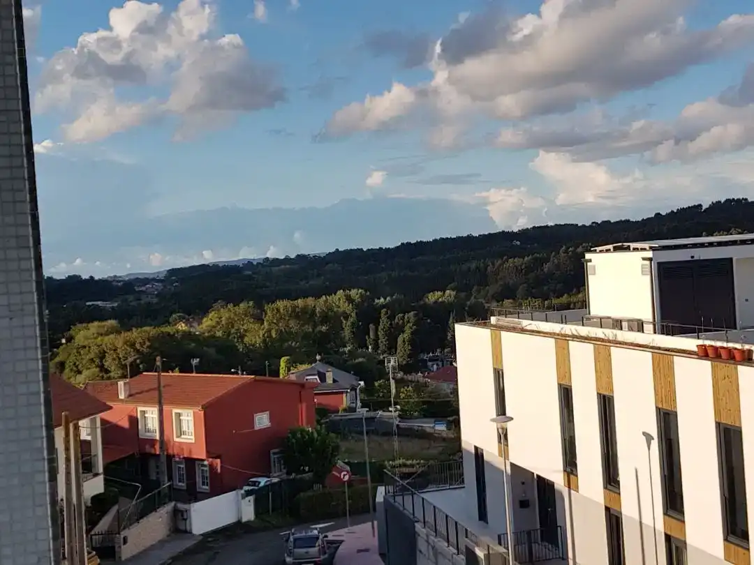 Vista exterior de Casa o xalet en venda en Oleiros amb Balcó