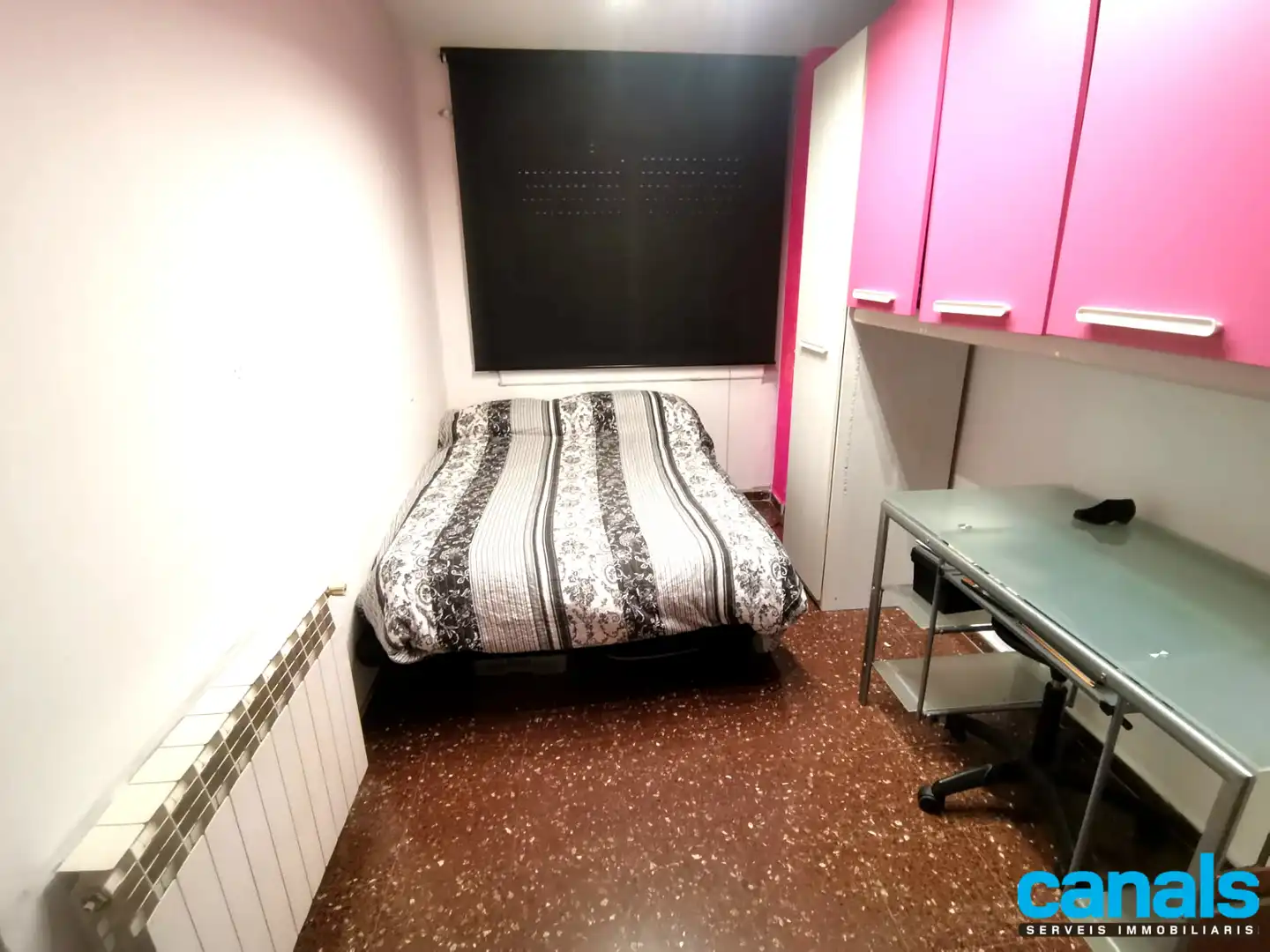 Habitación de Piso en venta en Cerdanyola del Vallès con Calefacción, Horno y Balcón