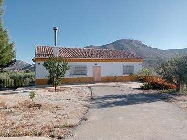 Casa rústica amb jardí en venda a Calle Jaeń