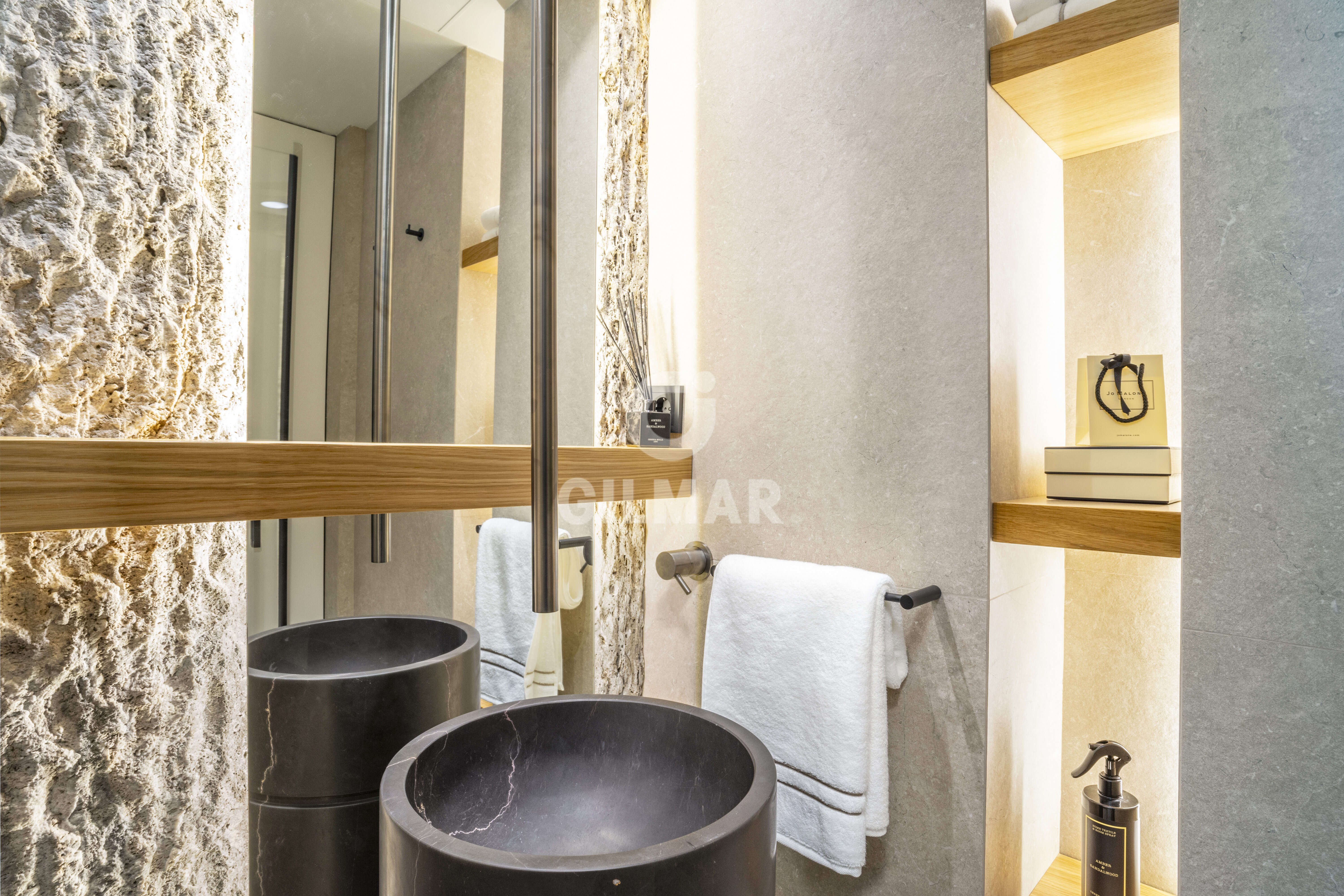 Bany de Apartament en venda en Marbella amb Traster, Piscina i Moblat