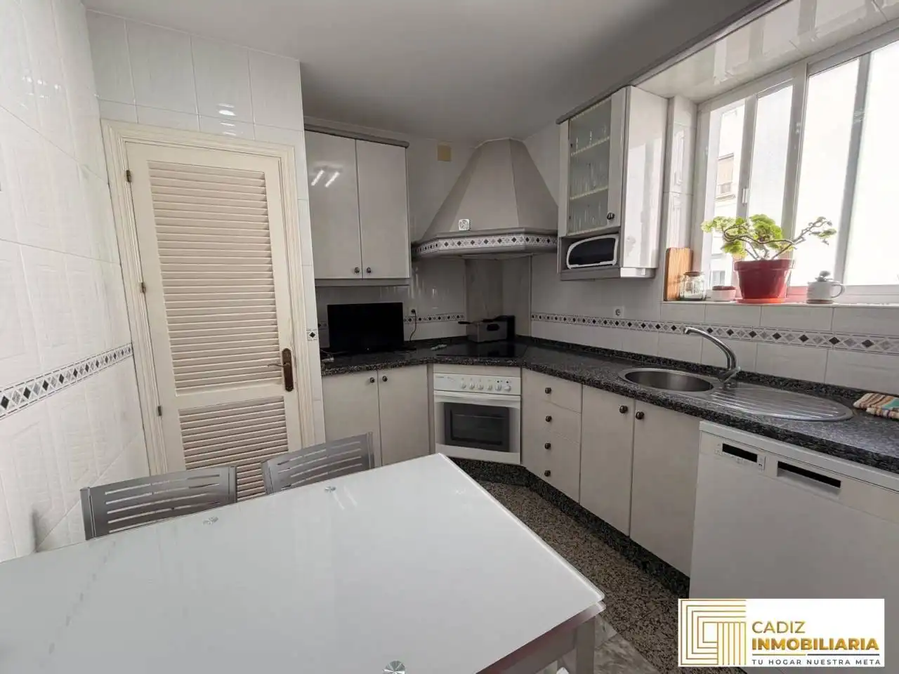 Küche von Wohnung zum Verkauf in Cádiz mit Klimaanlage
