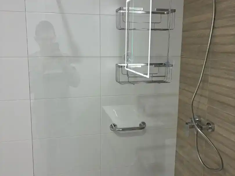 Baño de Piso para compartir en Ciudad Real con Aire acondicionado y Amueblado