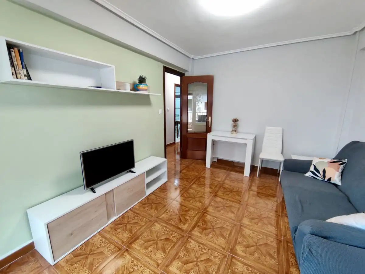 Sala d'estar de Pis de lloguer en Laredo amb Calefacció, Terrassa i Moblat