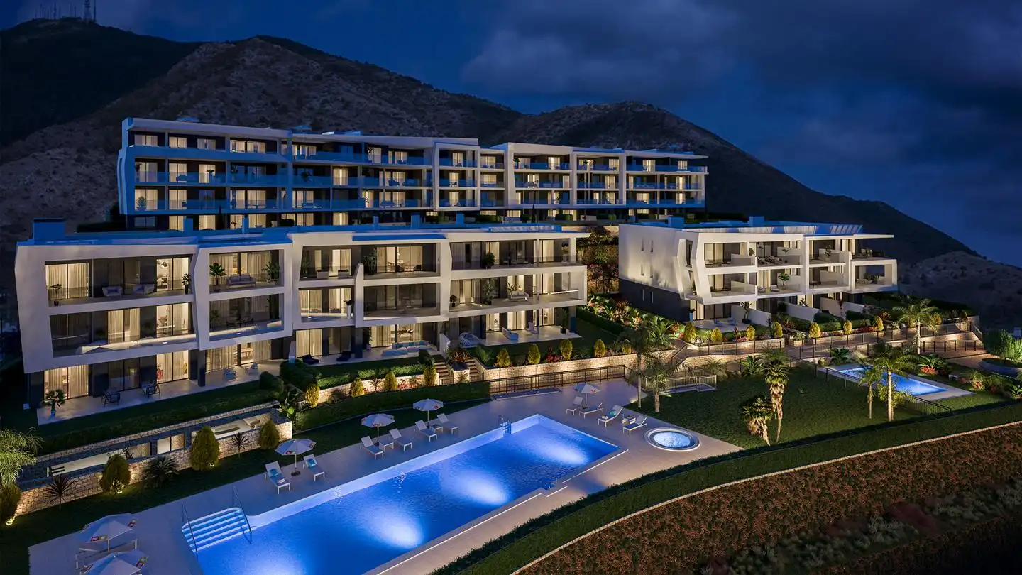 Vista exterior de Pis en venda en Fuengirola amb Aire condicionat, Terrassa i Piscina