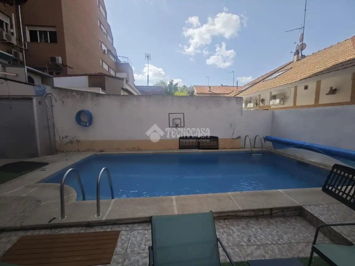 Piscina de Casa o xalet en venda en Madrid amb Calefacció i Piscina