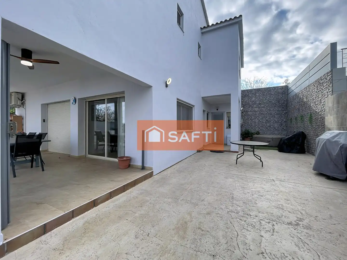 Exterior view of Houses for sale in Pacs del Penedès  with Air Conditioner, Heating and Terrace