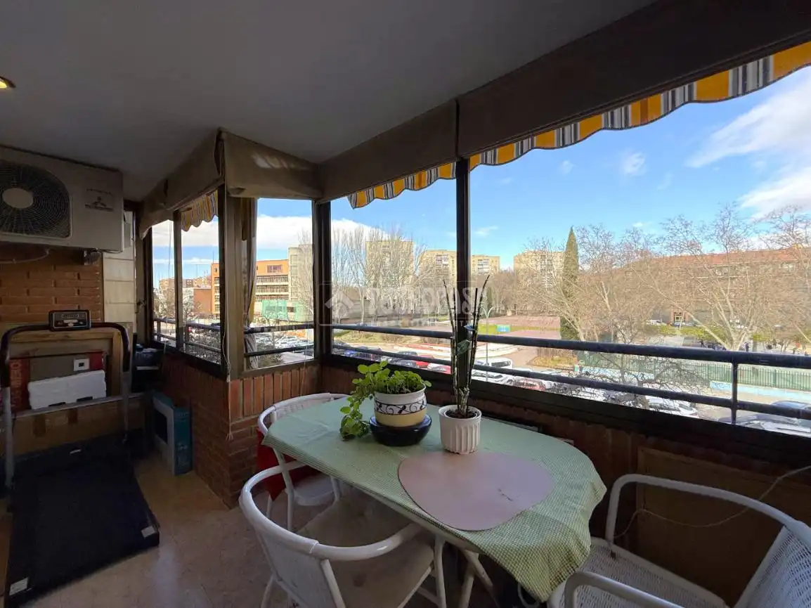 Vista exterior de Piso en venta en Alcalá de Henares con Aire acondicionado y Terraza