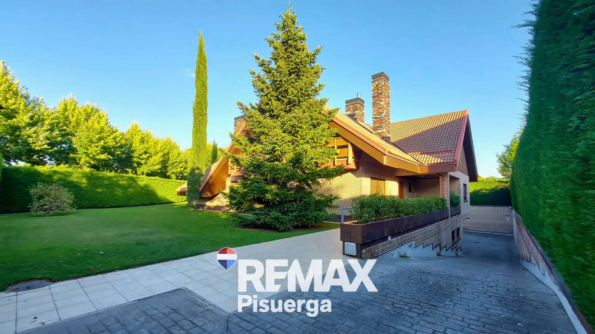 Vista exterior de Casa o xalet en venda en Boecillo amb Aire condicionat, Calefacció i Jardí privat