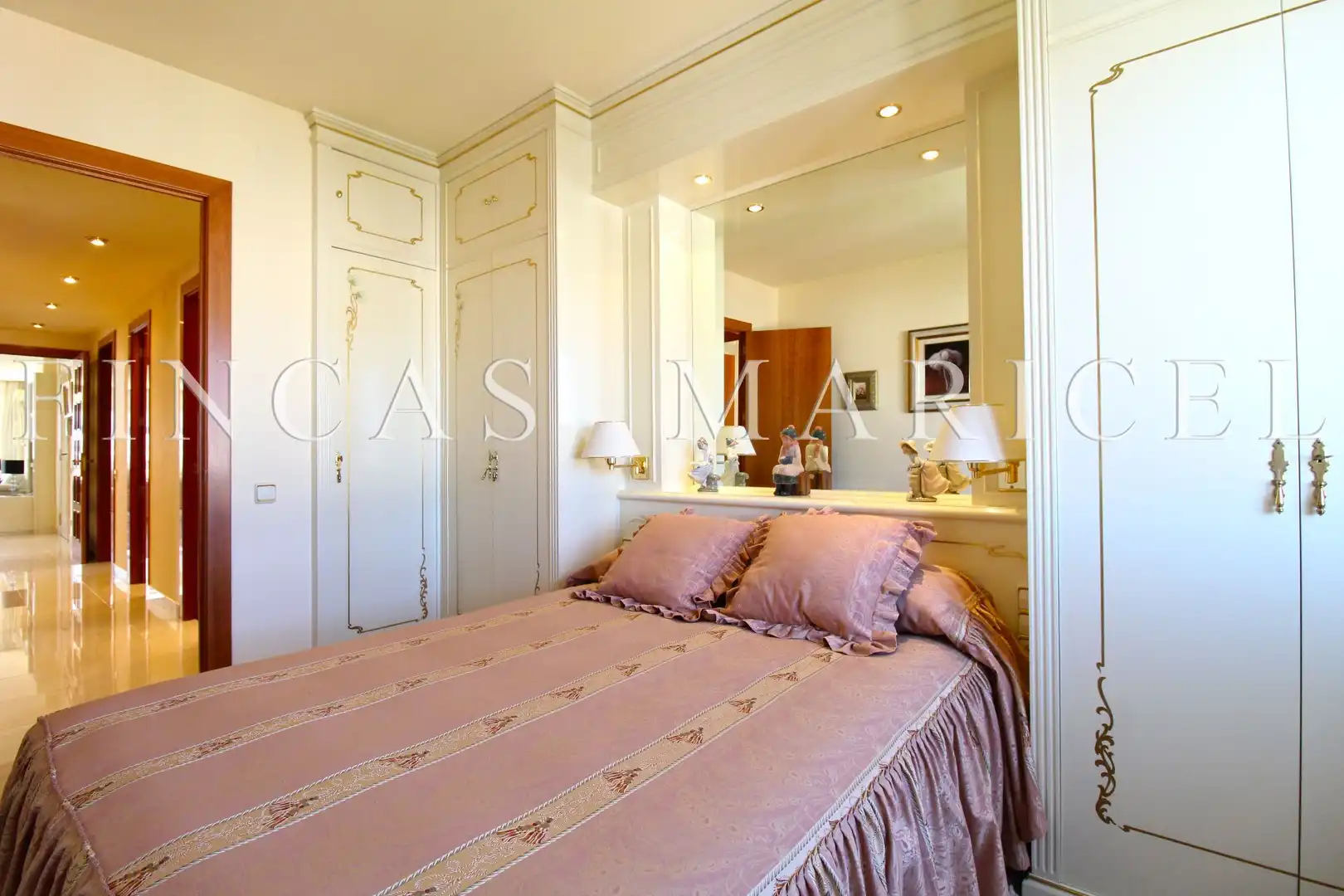 Schlafzimmer von Dachboden zum Verkauf in Sitges mit Klimaanlage, Heizung und Terrasse