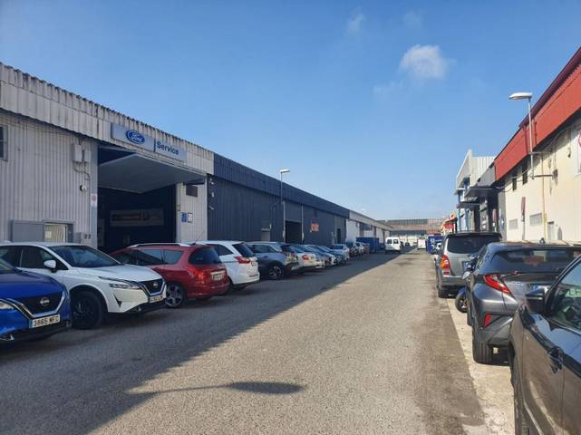 Nave industrial en Alquiler en  Polígono Industrial Su Eminencia en El Plantinar – Avda. La Paz - El Juncal