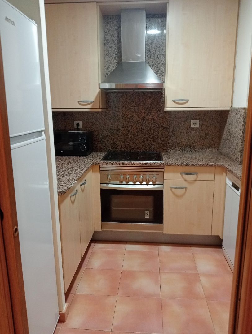 Cuina de Apartament de lloguer en  Zaragoza Capital amb Calefacció, Parquet i Moblat
