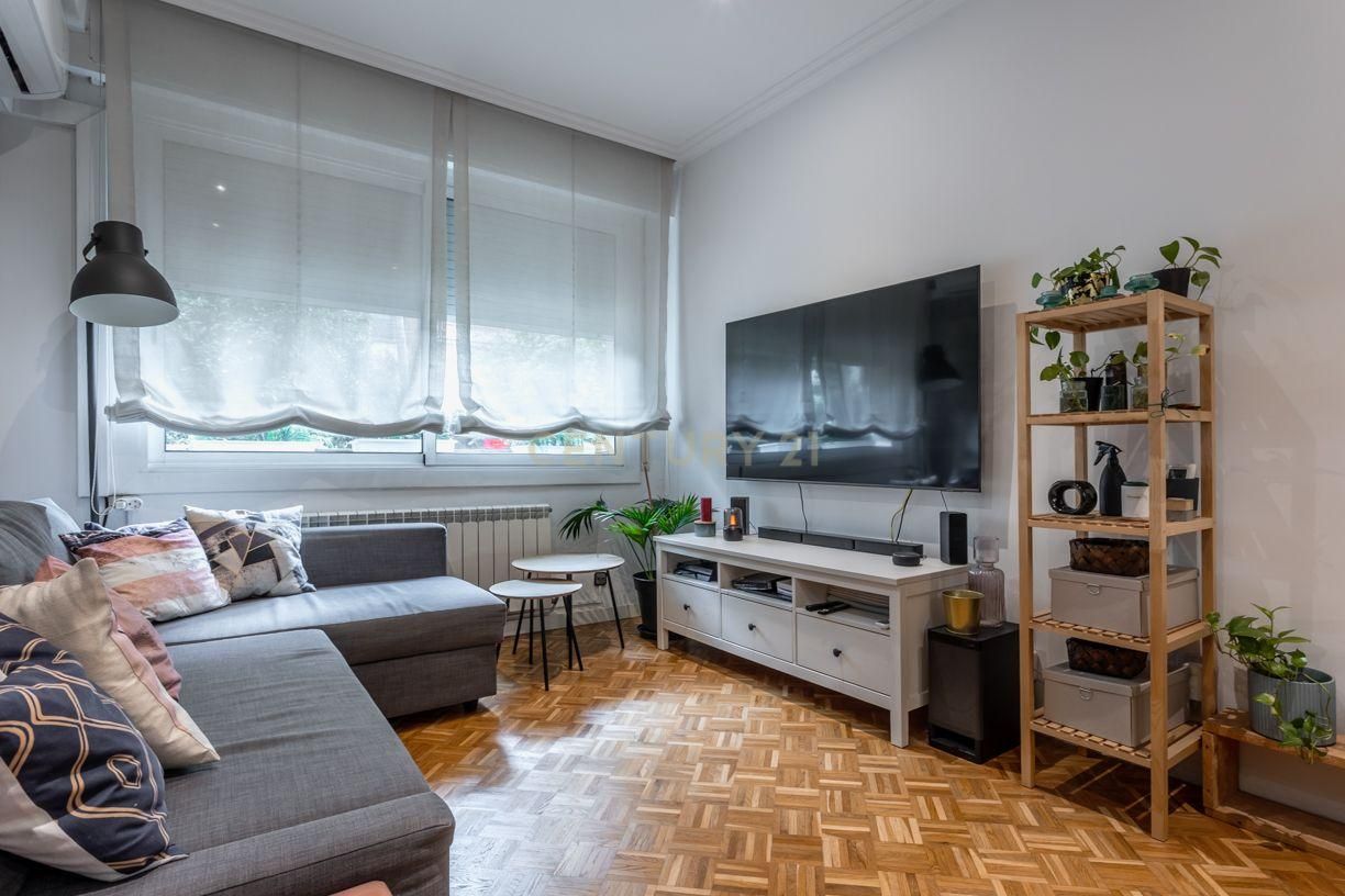 Apartment for sale in Avinguda de la Mare de Déu de Montserrat, 267, Bar, 267, El Guinardó