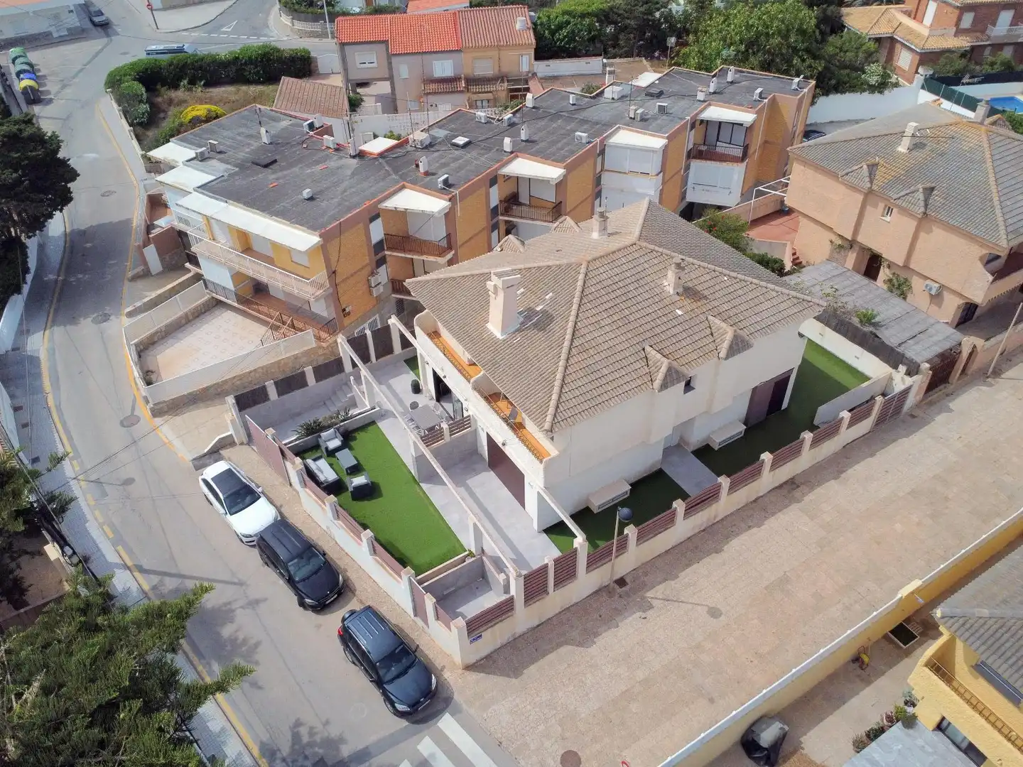 Vista exterior de Casa o xalet de lloguer en Cartagena amb Terrassa