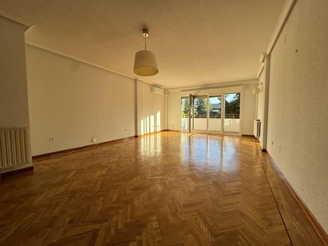 Piso en Alquiler en Calle calle Inglaterra en Avenida Europa