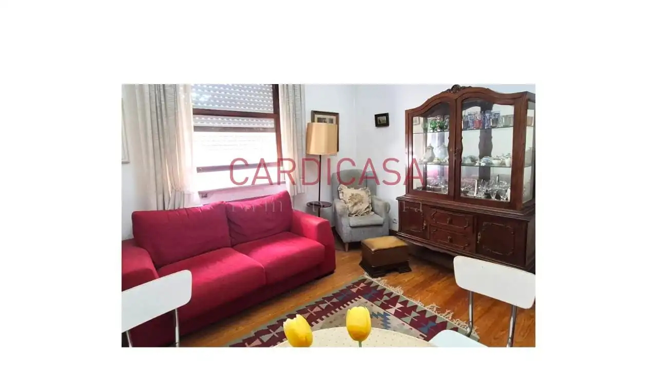 Sala d'estar de Pis en venda en Vigo  amb Calefacció i Moblat
