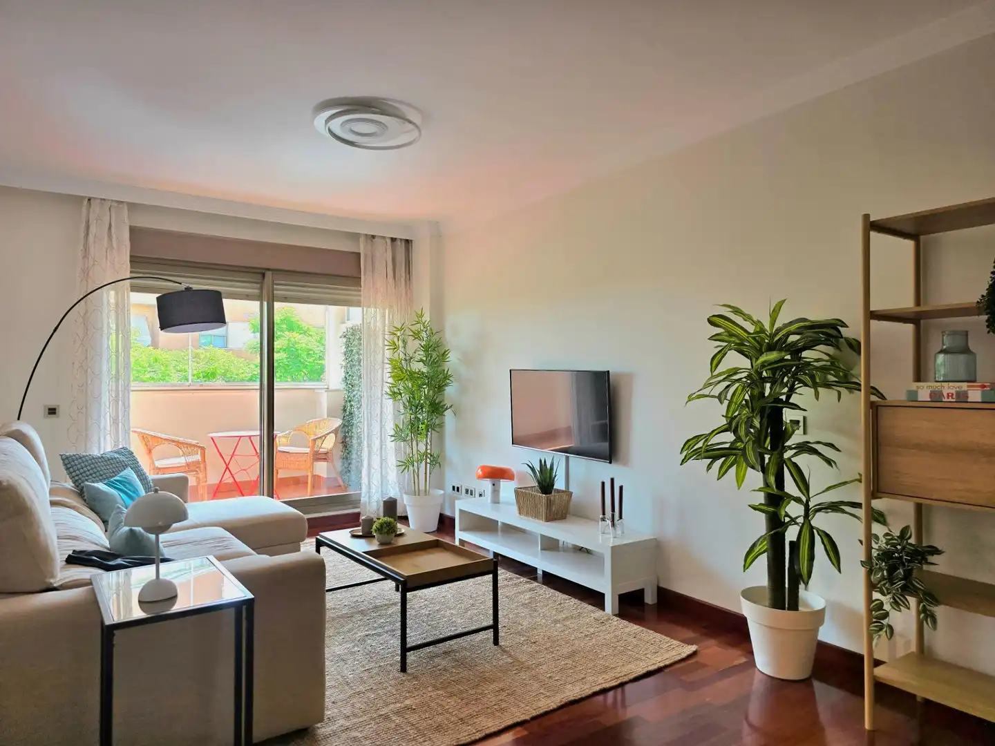 Sala de estar de Apartamento de alquiler en Torremolinos con Aire acondicionado, Calefacción y Jardín privado