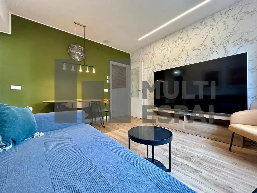 Sala d'estar de Pis en venda en Barcelona amb Aire condicionat i Moblat