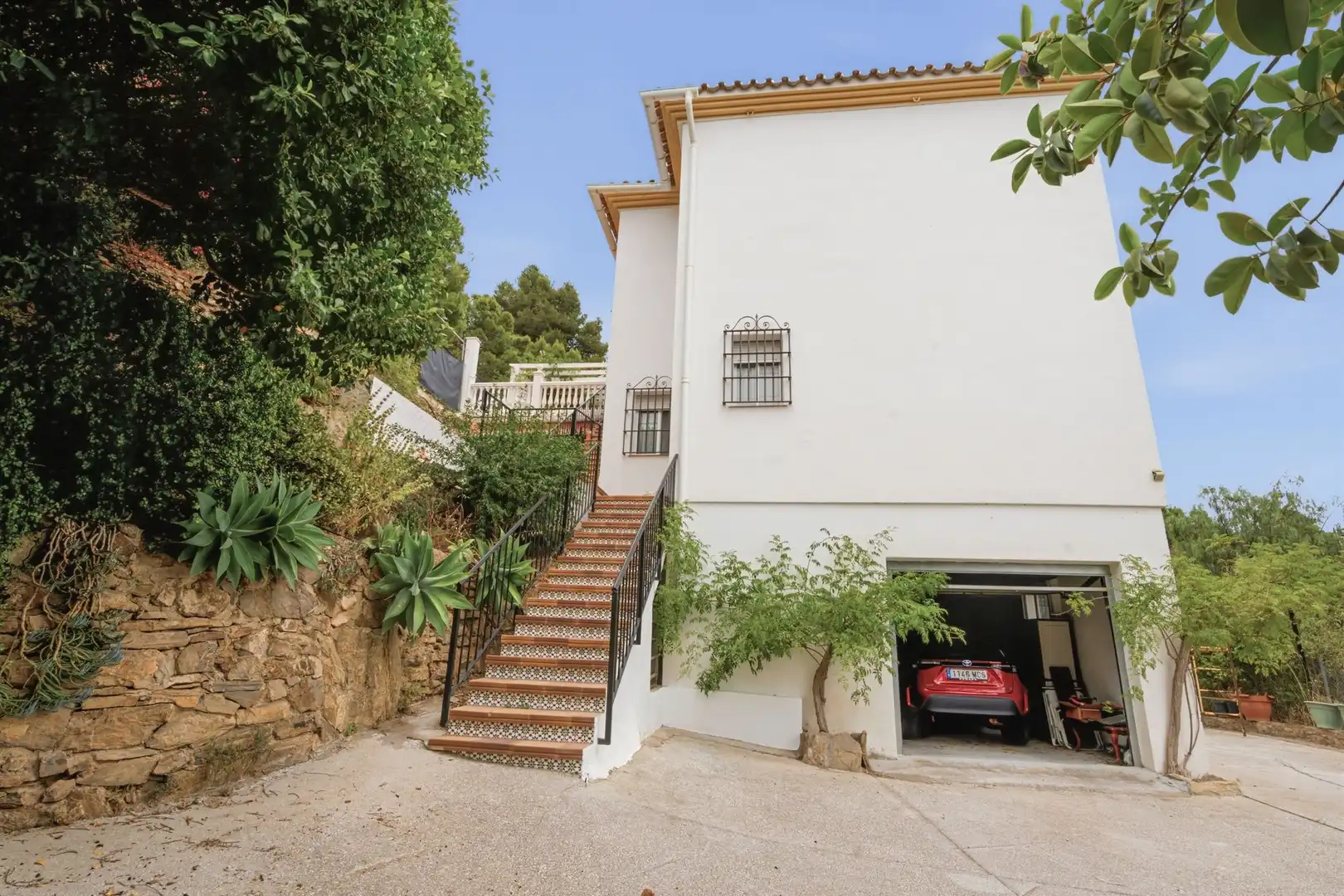 Außenansicht von Country house zum Verkauf in Málaga mit Terrasse und Balkon