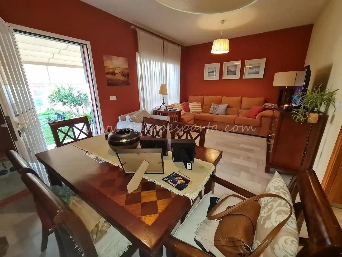 Sala de estar de Casa adosada en venta en Huévar del Aljarafe con Aire acondicionado, Jardín privado y Terraza