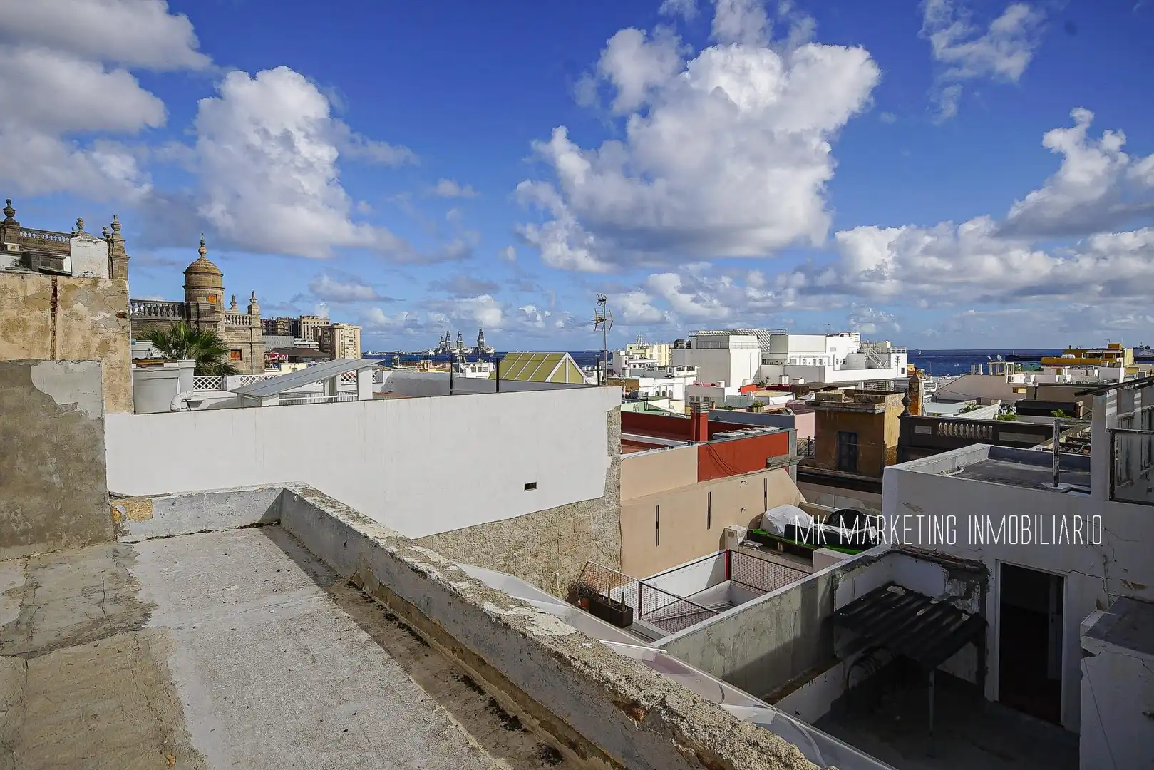 Vista exterior de Casa o xalet en venda en Las Palmas de Gran Canaria amb Terrassa i Balcó