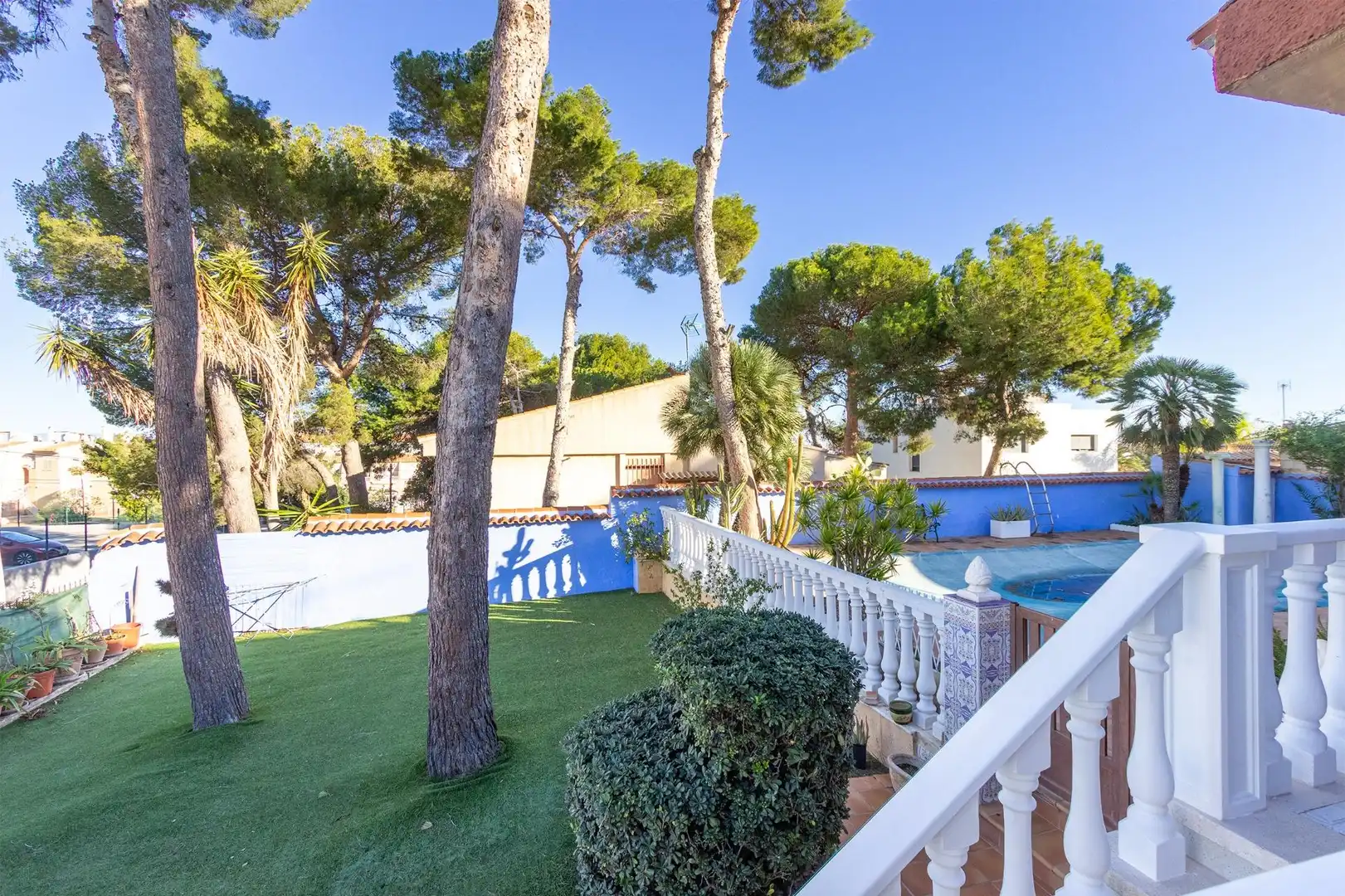 Chalet con piscina en venta en Los Balcones - Los Altos