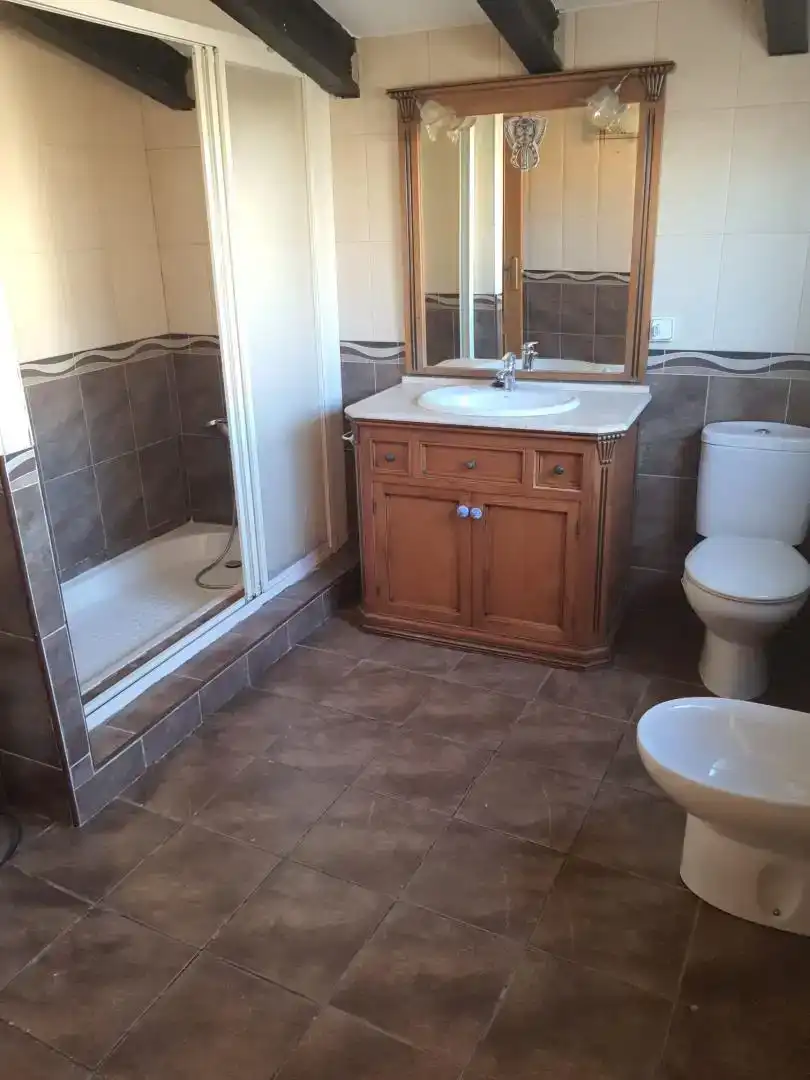 Baño de Finca rústica en venta en Villena con Jardín privado, Trastero y Amueblado