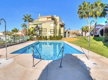 Flat with pool for sale in Royal Golf