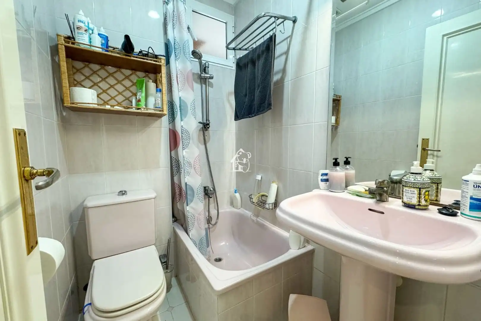 Baño de Apartamento de alquiler en Torrevieja con Aire acondicionado, Amueblado y Horno