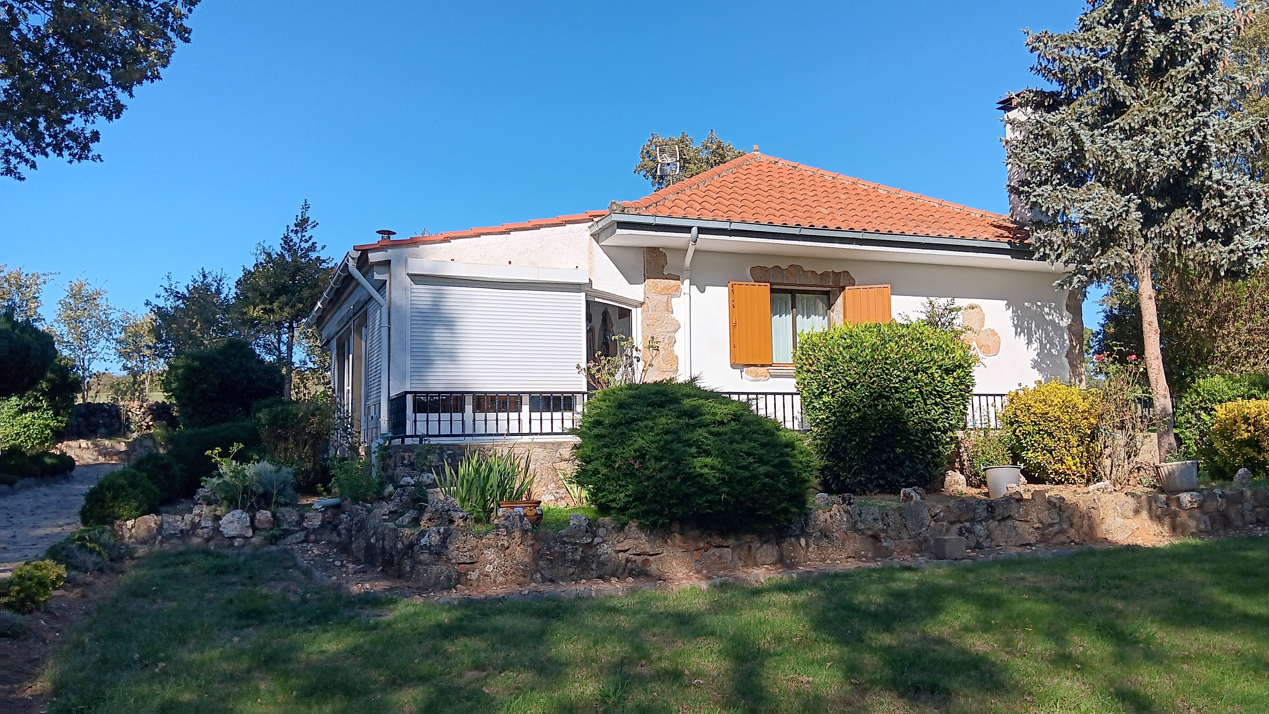 Vista exterior de Casa o xalet en venda en Villasrubias amb Calefacció, Jardí privat i Terrassa