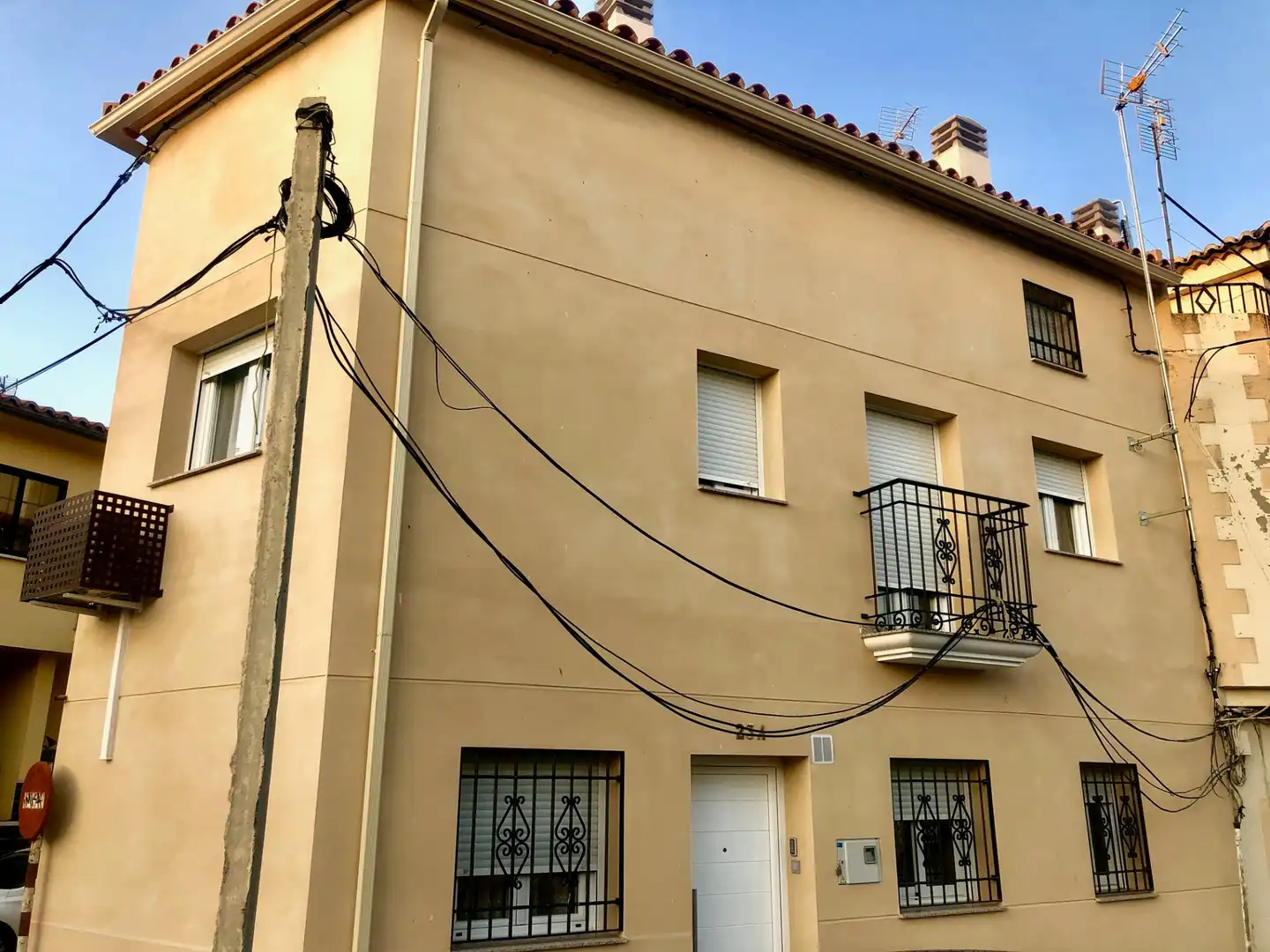 Außenansicht von Wohnung zur Miete in Trujillo mit Klimaanlage, Heizung und Abstellraum