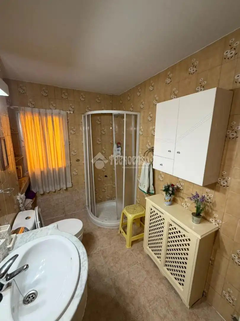 Bathroom of Flat for sale in Madrid
