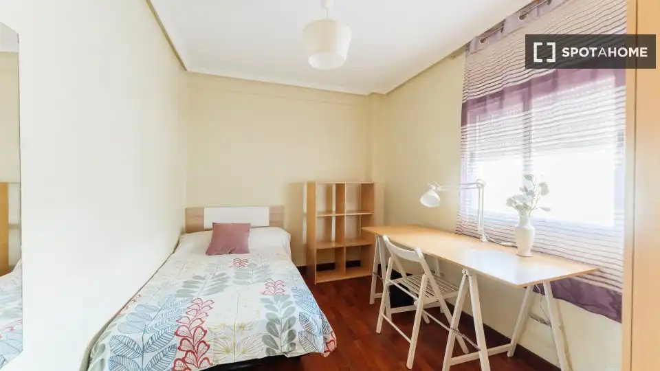 Habitación de Piso para compartir en Valladolid con Aire acondicionado, Calefacción y Amueblado