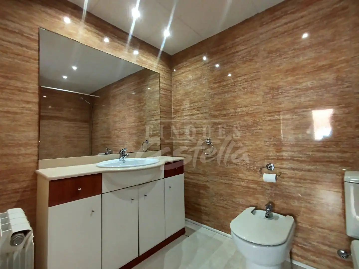 Bathroom of Flat for rent in Santa Coloma de Gramenet