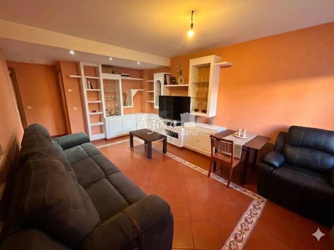 Sala de estar de Casa adosada en venta en Valladolid con Calefacción y Jardín privado