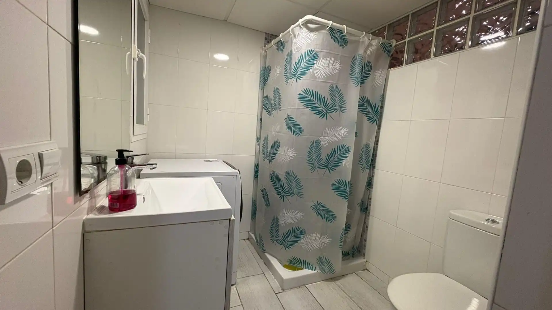 Badezimmer von Wohnung zur Miete in Málaga mit Klimaanlage und Möbliert