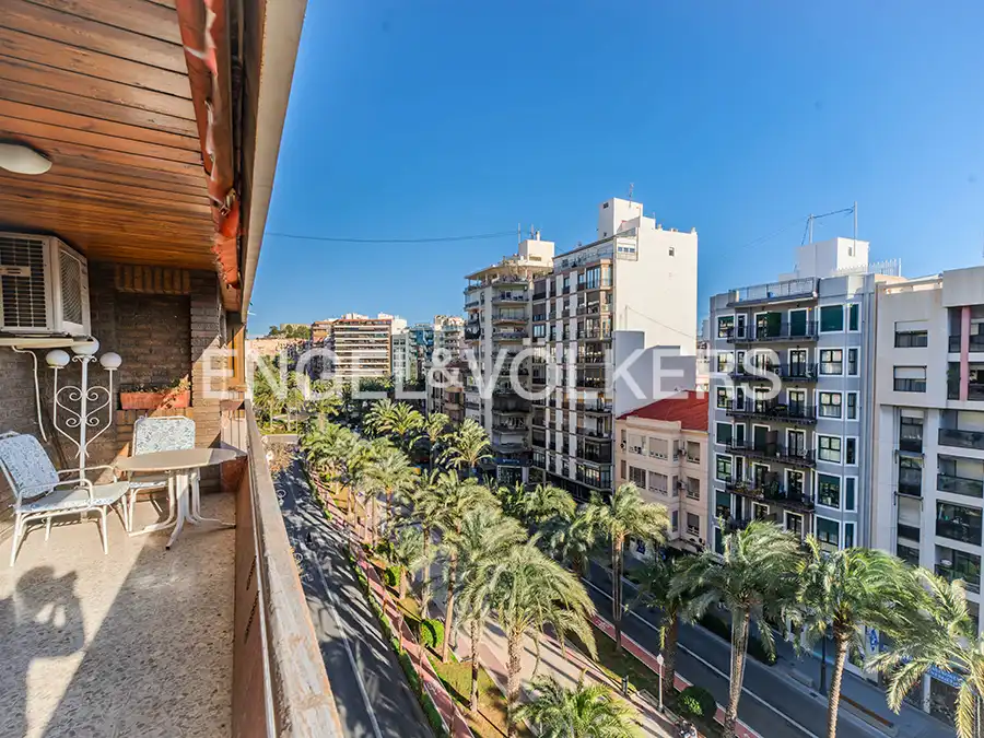Vista exterior de Pis en venda en Alicante / Alacant amb Aire condicionat, Calefacció i Terrassa