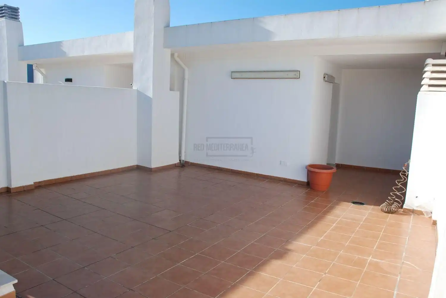 Terrasse von Einfamilien-Reihenhaus zum Verkauf in Gandia mit Klimaanlage, Terrasse und Abstellraum