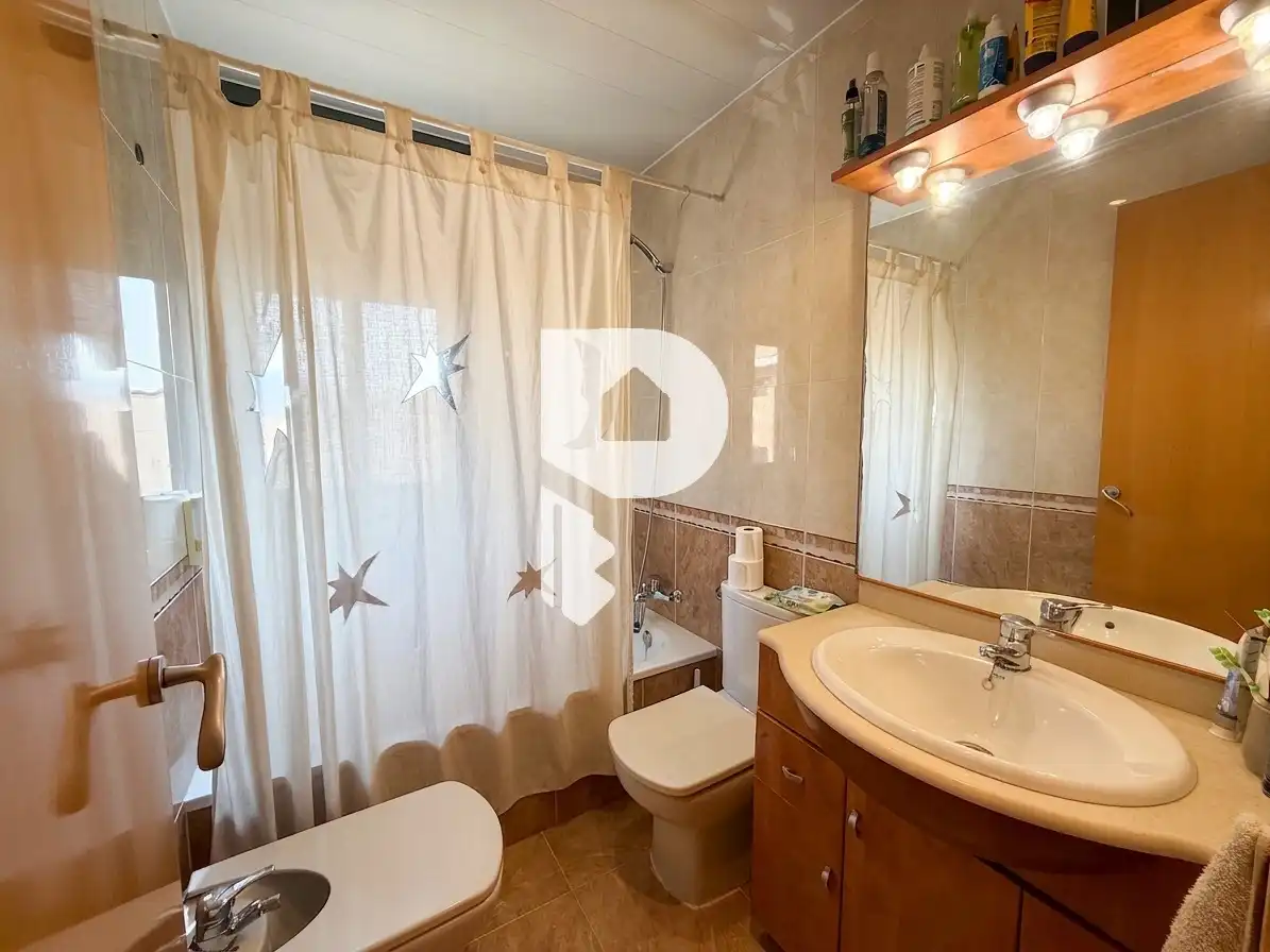 Baño de Piso en venta en Sant Vicenç Dels Horts con Aire acondicionado, Calefacción y Parquet