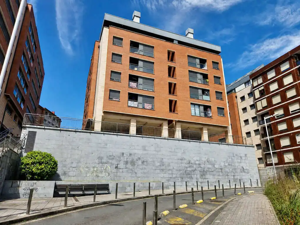 Vista exterior de Pis en venda en Santurtzi  amb Calefacció i Terrassa