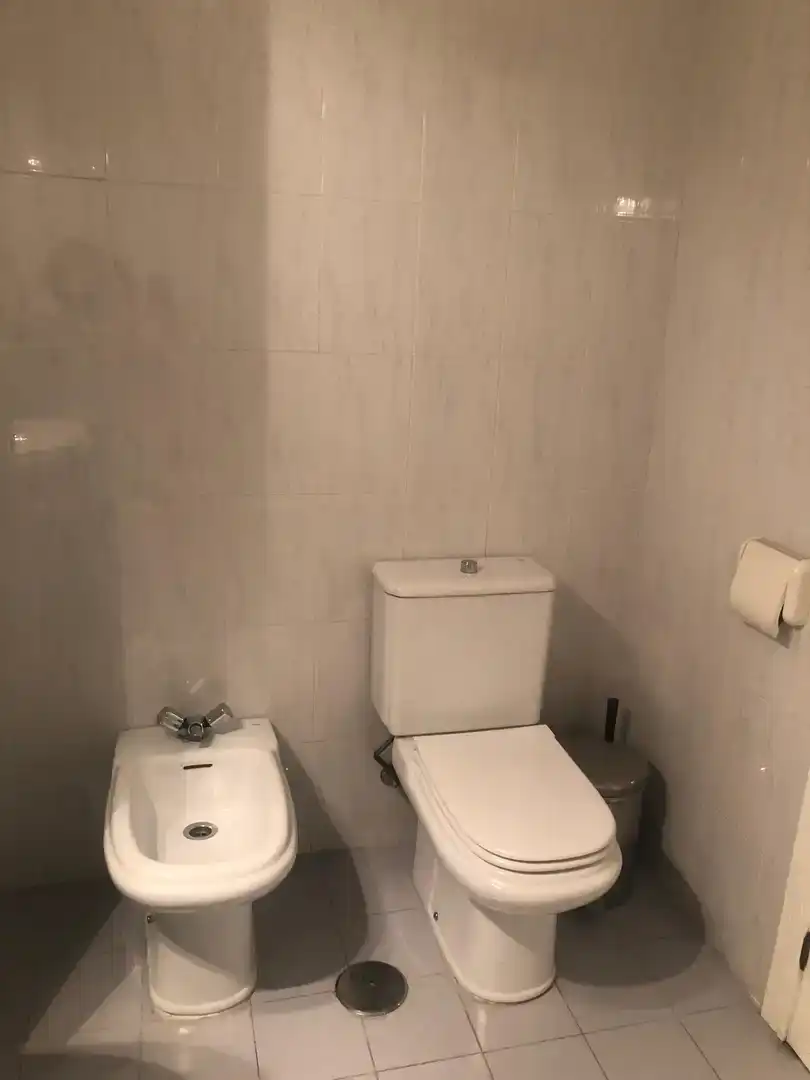 Bany de Pis en venda en  Sevilla Capital amb Aire condicionat i Balcó