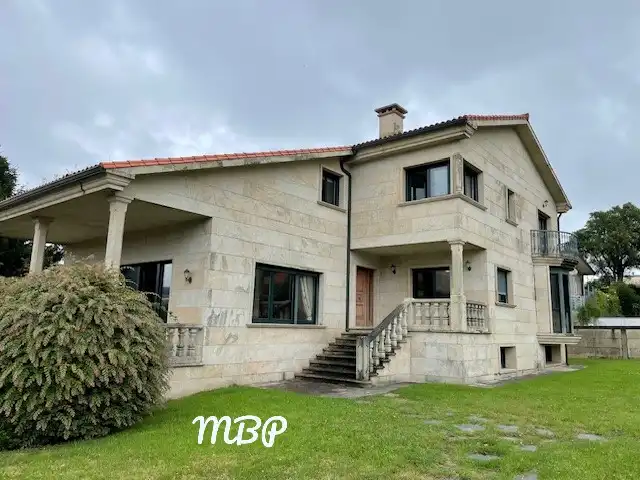 Vista exterior de Casa o xalet en venda en Pontevedra Capital  amb Moblat
