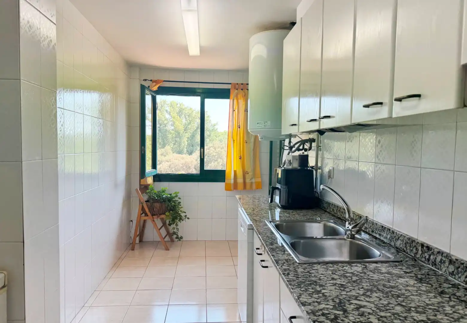 Küche von Wohnung zum Verkauf in Girona mit Klimaanlage, Heizung und Balkon