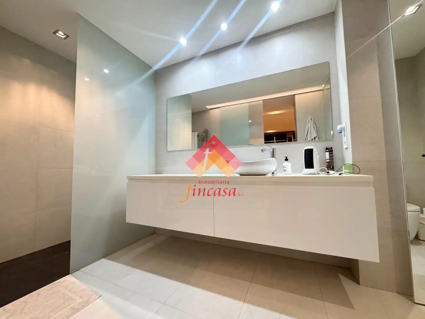Baño de Piso en venta en Ronda con Calefacción, Trastero y Amueblado