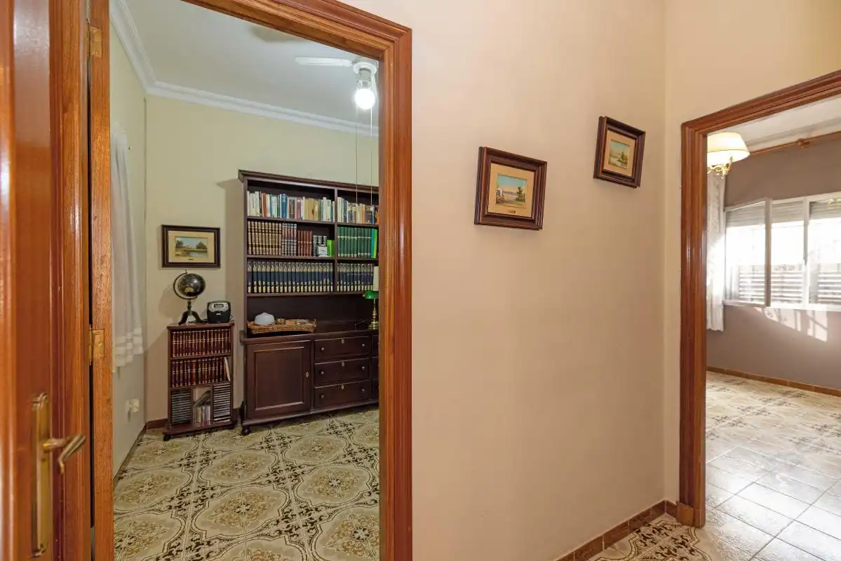 Casa adosada en venda en Dos Hermanas amb Aire condicionat, Calefacció i Jardí privat