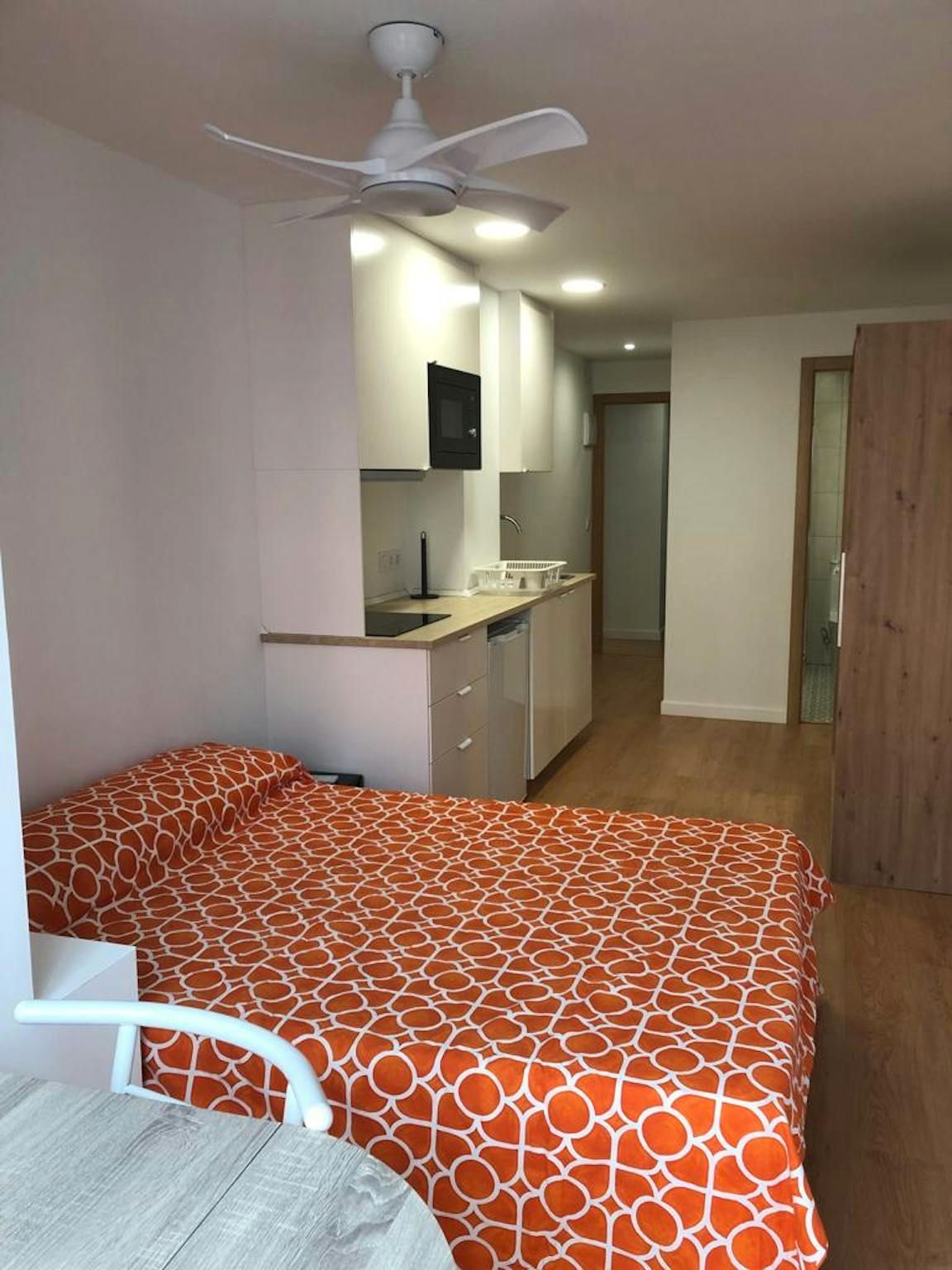 Habitación de Piso de alquiler en  Valencia Capital con Lavadora y TV