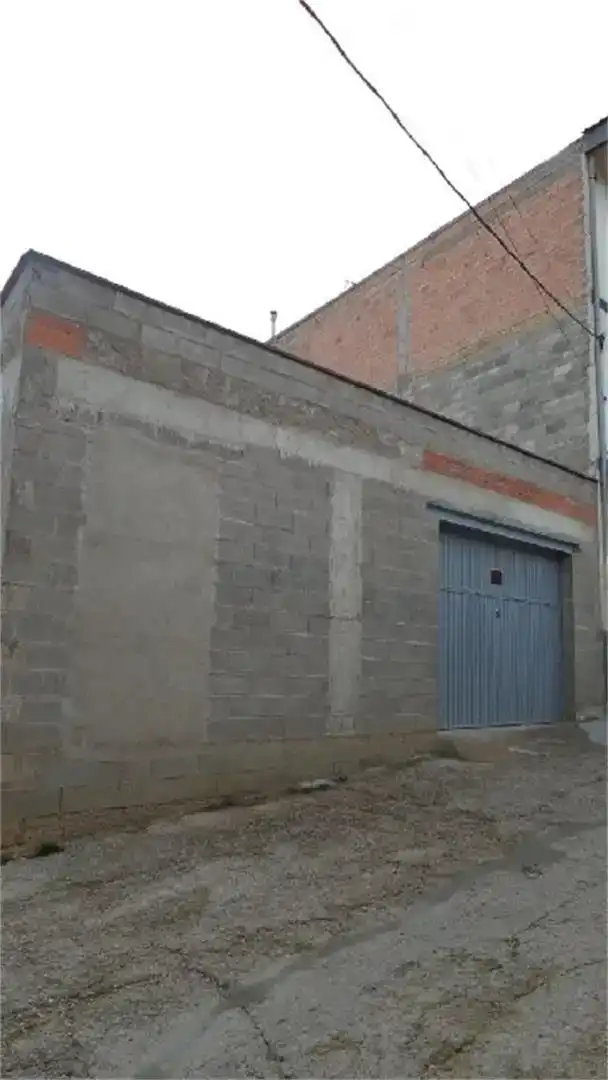 Exterior view of Garage for sale in Caseres