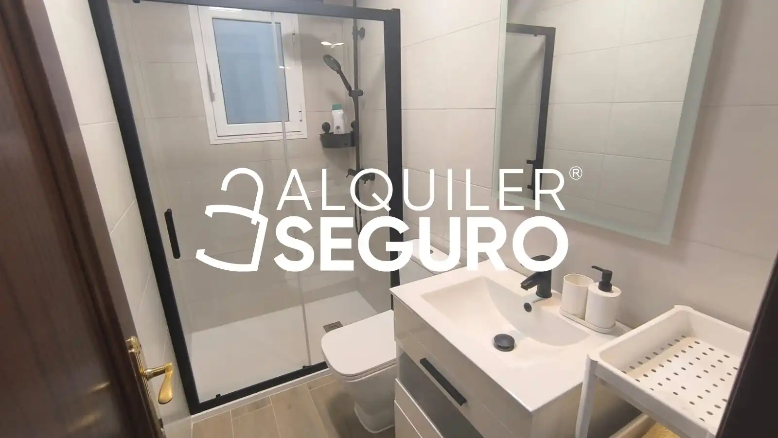Bany de Pis de lloguer en Sevilla amb Aire condicionat