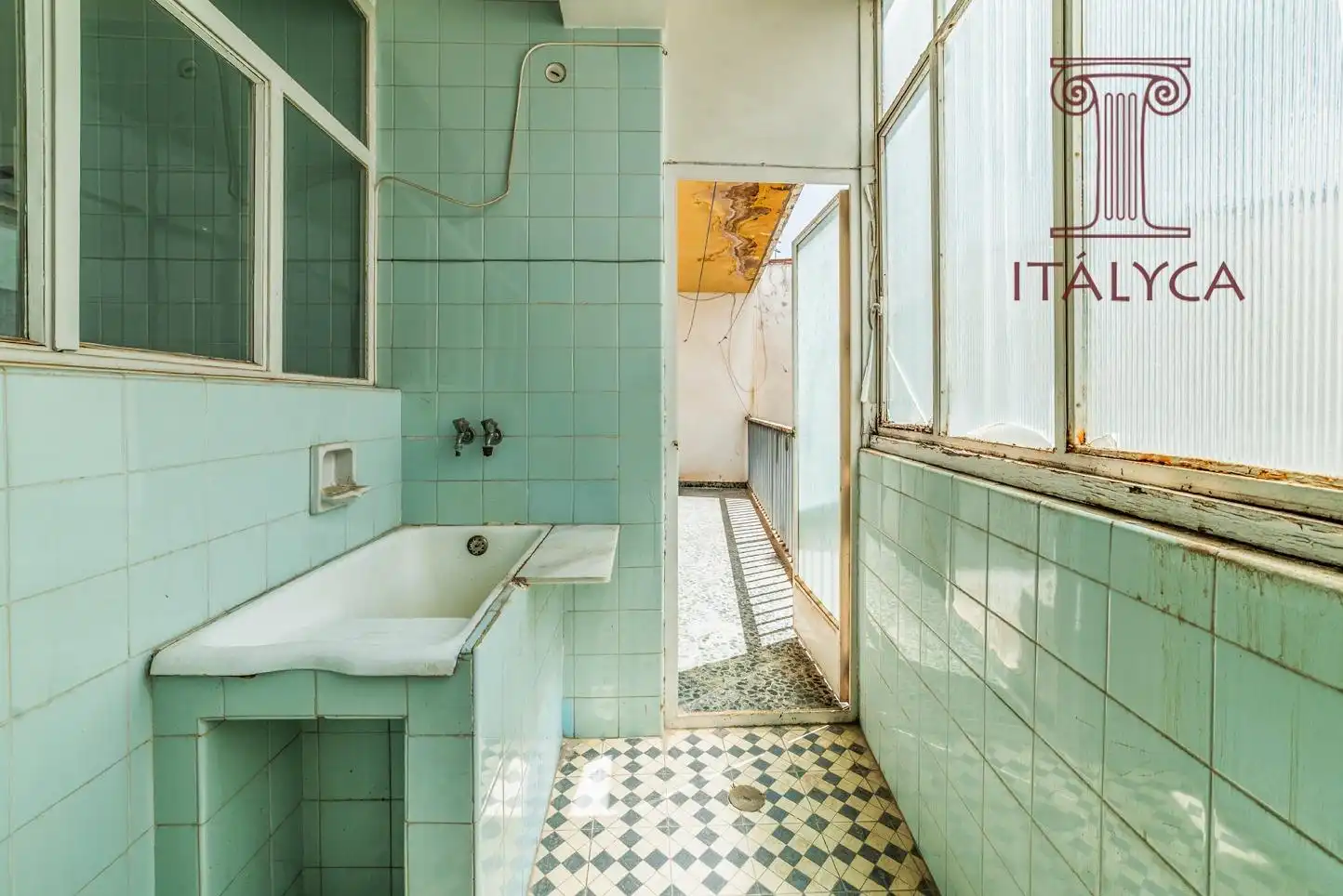 Baño de Piso en venta en Sevilla con Terraza y Trastero